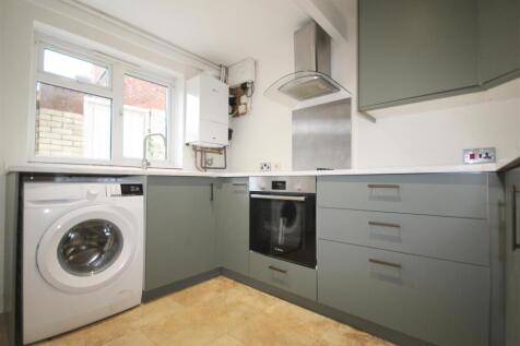 Kitchen 2.jpg