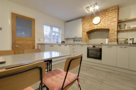 Kitchen 2.jpg