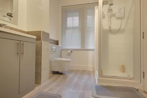 Bathroom 2.jpg