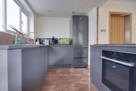Kitchen 2.jpg