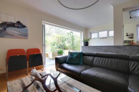 Living room 3.jpg