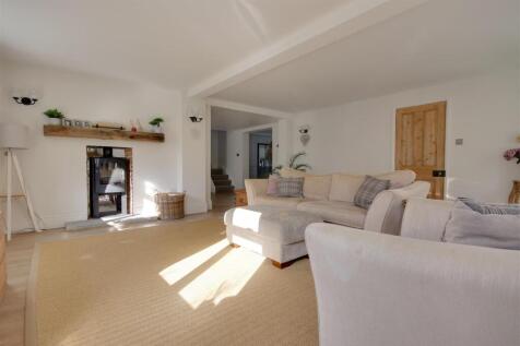Living room 3.jpg