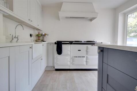 Kitchen 2.jpg