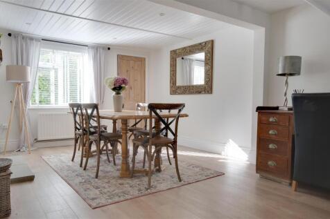 Dining room 3.jpg