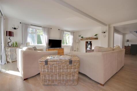 Living room 2.jpg