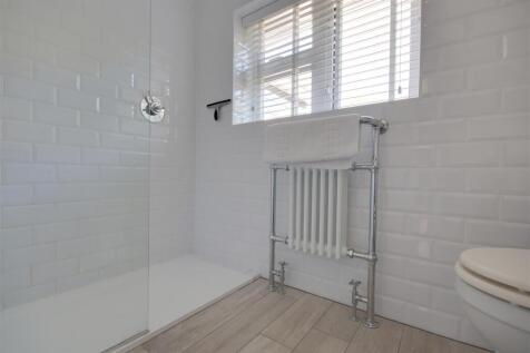 Bathroom 2.jpg