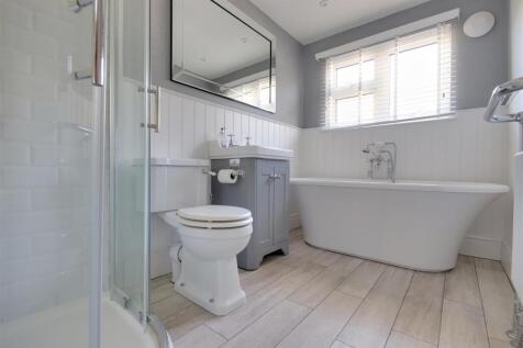 Bathroom 3.jpg