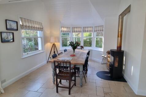 DINING AREA 3 (002).jpg