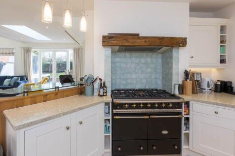 KITCHEN OUT TO GARDEN (002).jpg