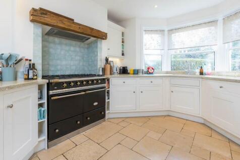 KITCHEN WITH RANGE (002).jpg