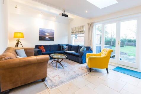 LIVING ROOM REDONE (002).jpg