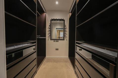 Dressing room 1.jpg