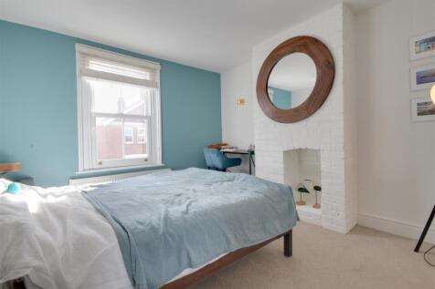 Bedroom 1.jpg