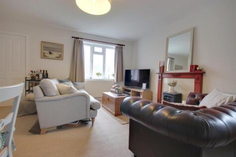 Living room 2.jpg