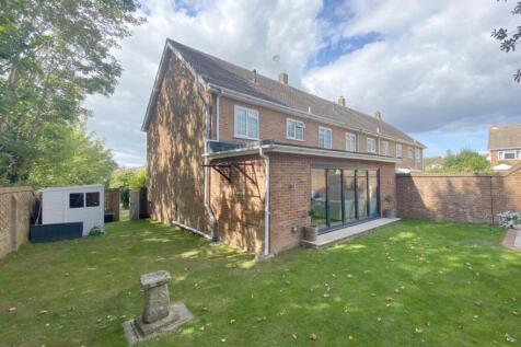 6 St Annes Gardens rear garden.jpg