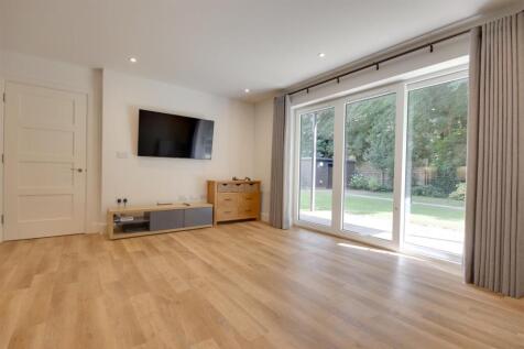 Living room 5.jpg