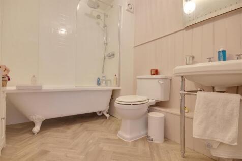 Bathroom.jpg