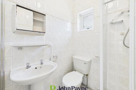 Ground Shower Room