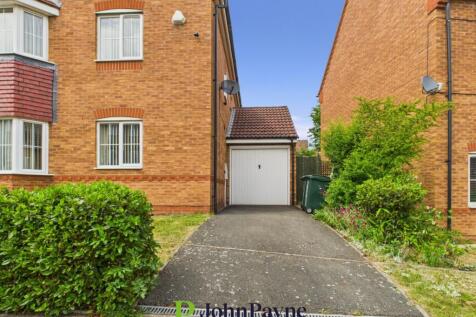 Front Drive / Garage