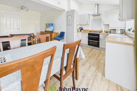 Kitchen / Dining