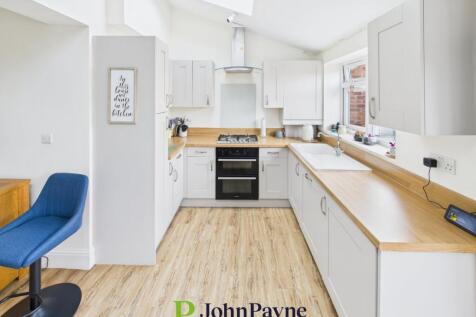 Kitchen/ Dining