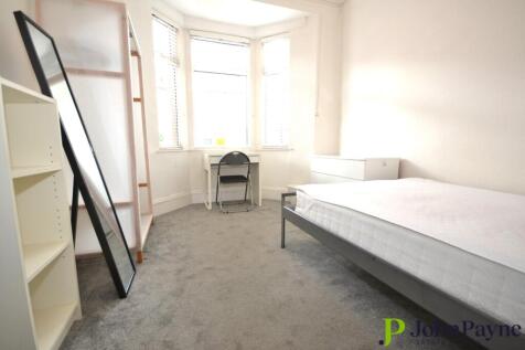 Front Reception Bed3