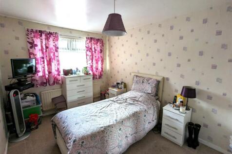 Bedroom a .jpg