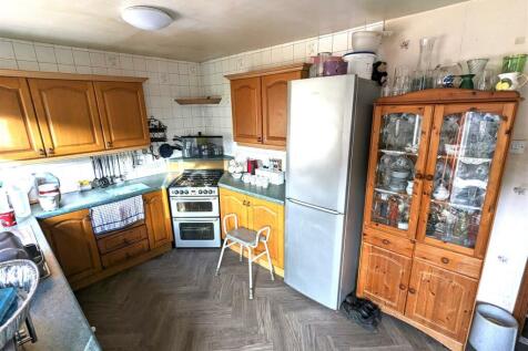 Kitchen a.jpg