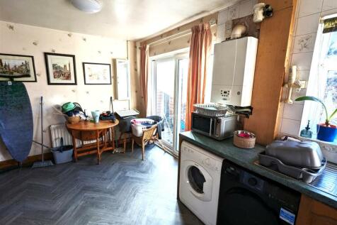 Kitchen b.jpg