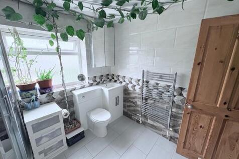 Cherry Tree Bathroom 2.jpg