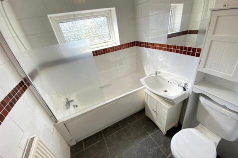 366 Buxton Road bathroom.jpg