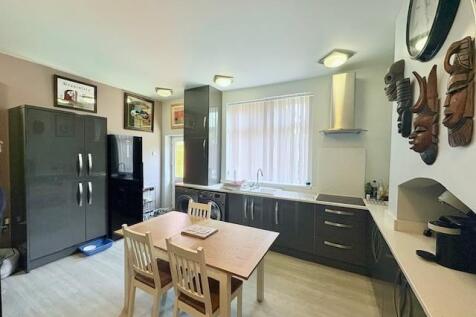 Shaw Heath 5 Kitchen.jpg
