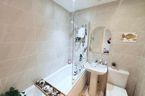 Flat 3 St Marys Bathroom.jpg