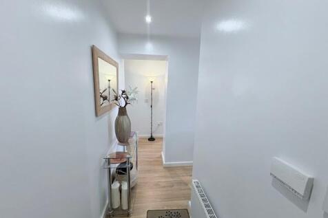Flat 3 St Marys Hallway.jpg