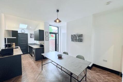 Kitchen dining room