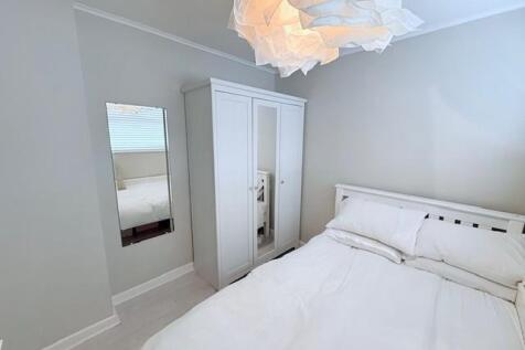 16 Dene Hollow 4.jpg