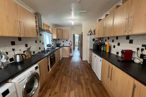 Kitchen (shared)