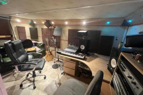 Studio ( shared)