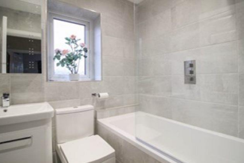 4 Edward Street - Bathroom.png