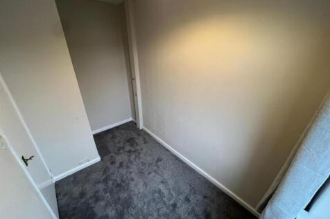 34 Lloyd 2nd Bedroom.jpg