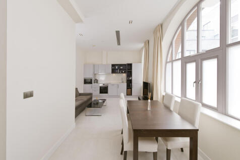 Dining Room &amp; Lounge
