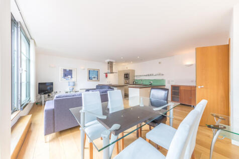 Lounge/Dining