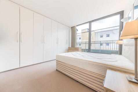 Master Bedroom - Alt