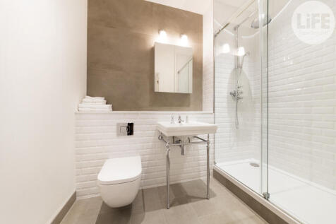 Spacious Bathroom