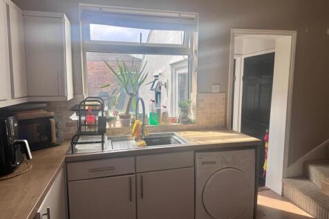 Kitchen v2.jpg