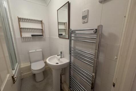 bathroom (1).JPG