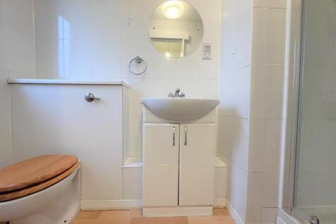 Bathroom (2).JPG