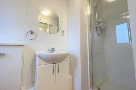 Bathroom (1).JPG
