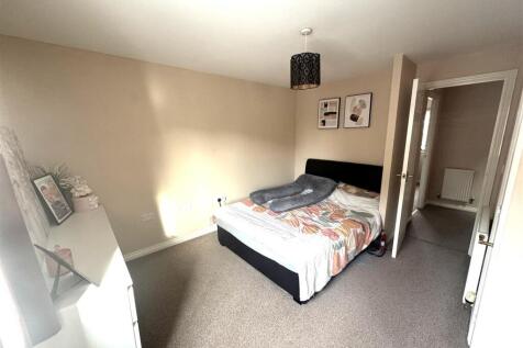 Bedroom 1 (1).JPG