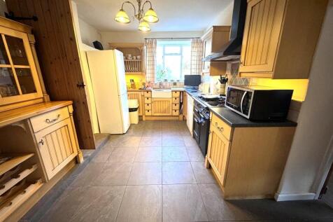 Kitchen (2).JPG